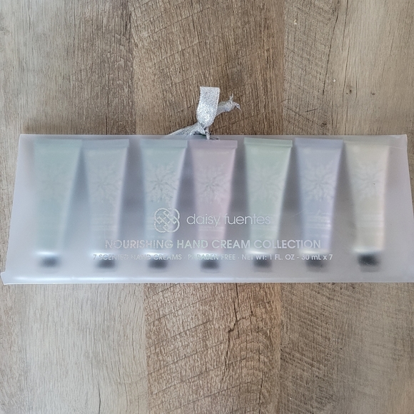 Daisy Fuentes Hand Cream Collection - Picture 2 of 3